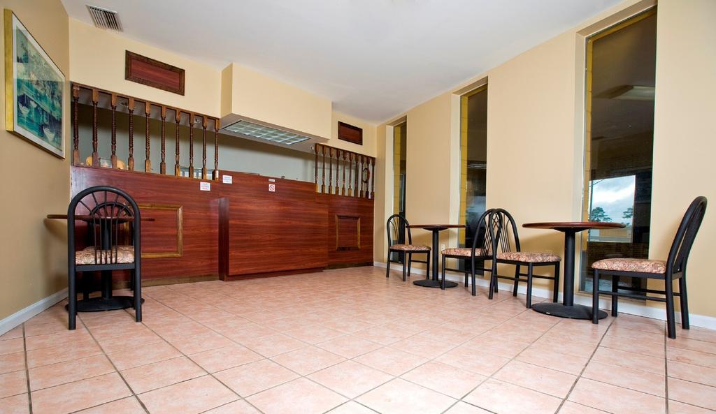 Budget Inn - Палатка Ресторан фото
